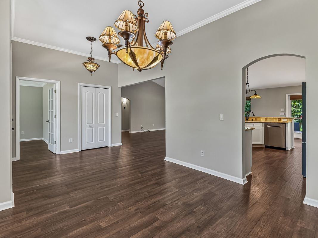 6326 Glasgow Dr - Photo 7 of 44