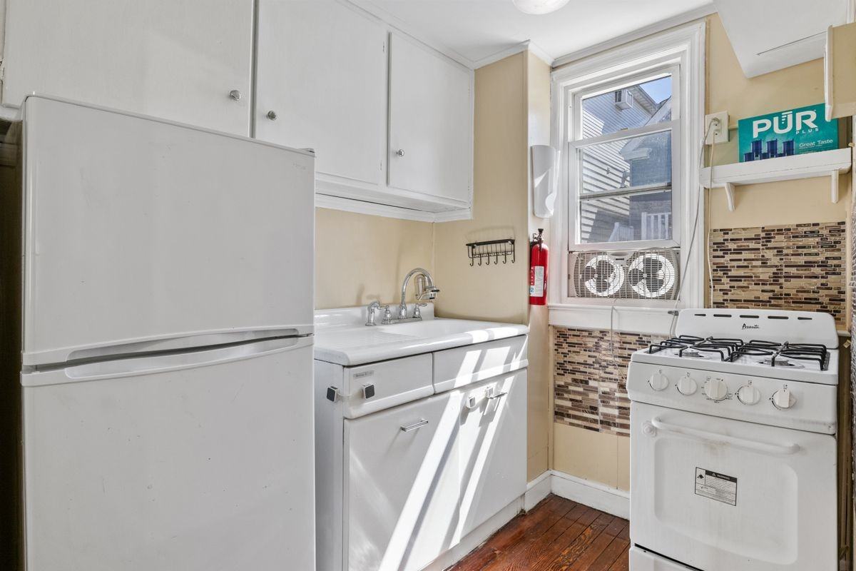 90 W 43rd St ##3 - Photo 3 of 4
