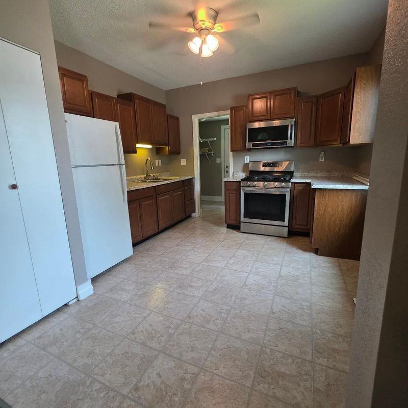 101 Vertrees Ct - Photo 2 of 8