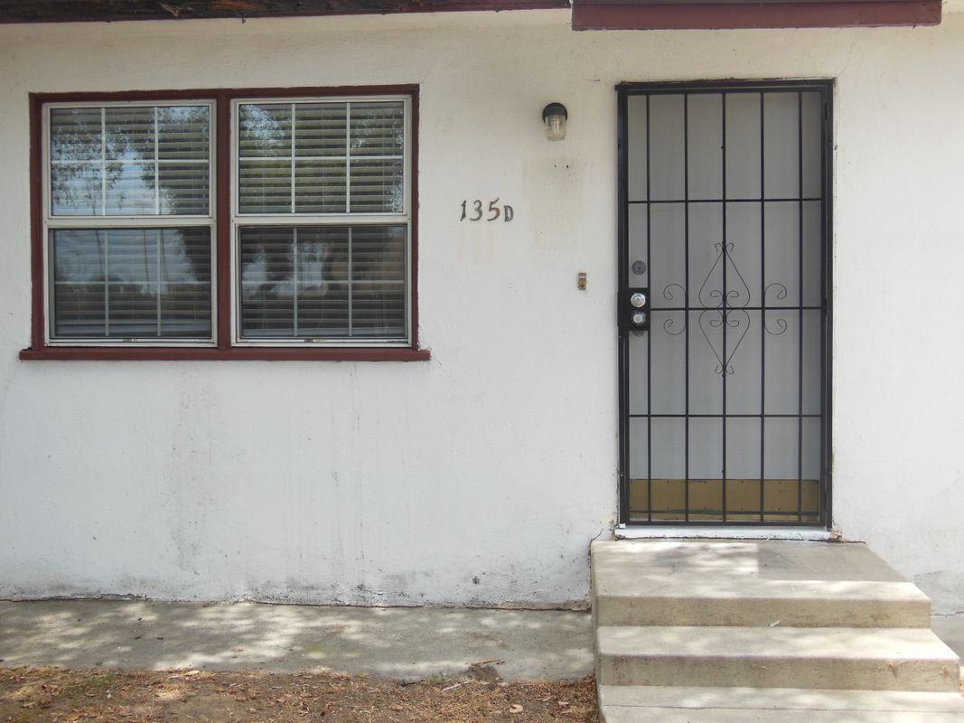 135 S Verdugo Rd ##D - Photo 2 of 12