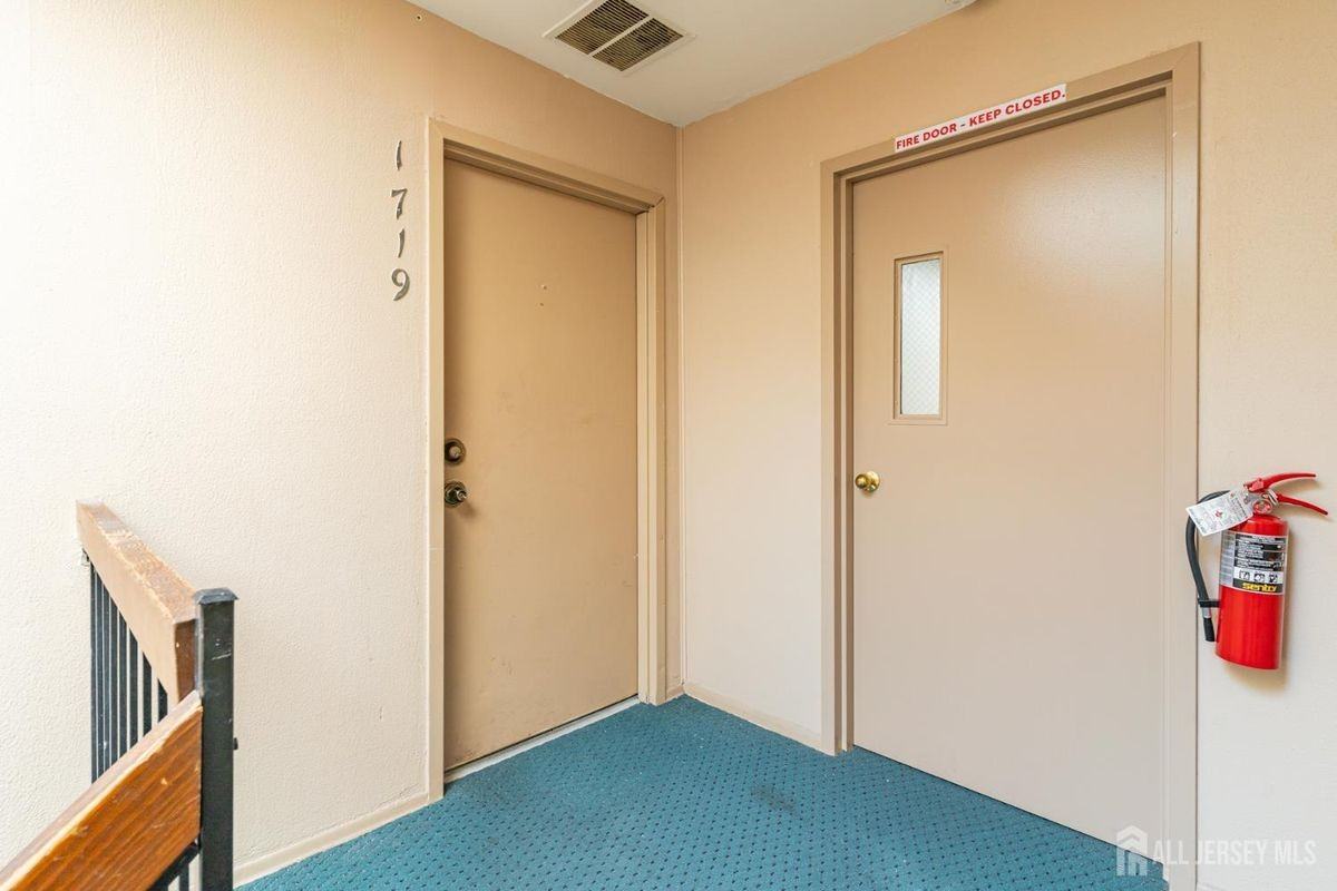 1719 Raspberry Ct - Photo 5 of 22