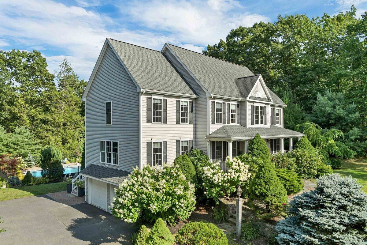 8 Hemlock Ln - Photo 2 of 50