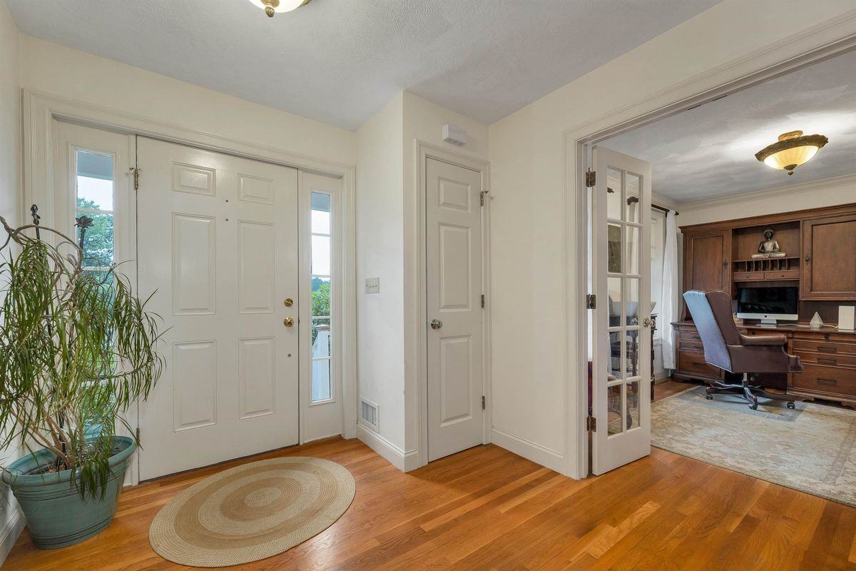8 Hemlock Ln - Photo 5 of 50