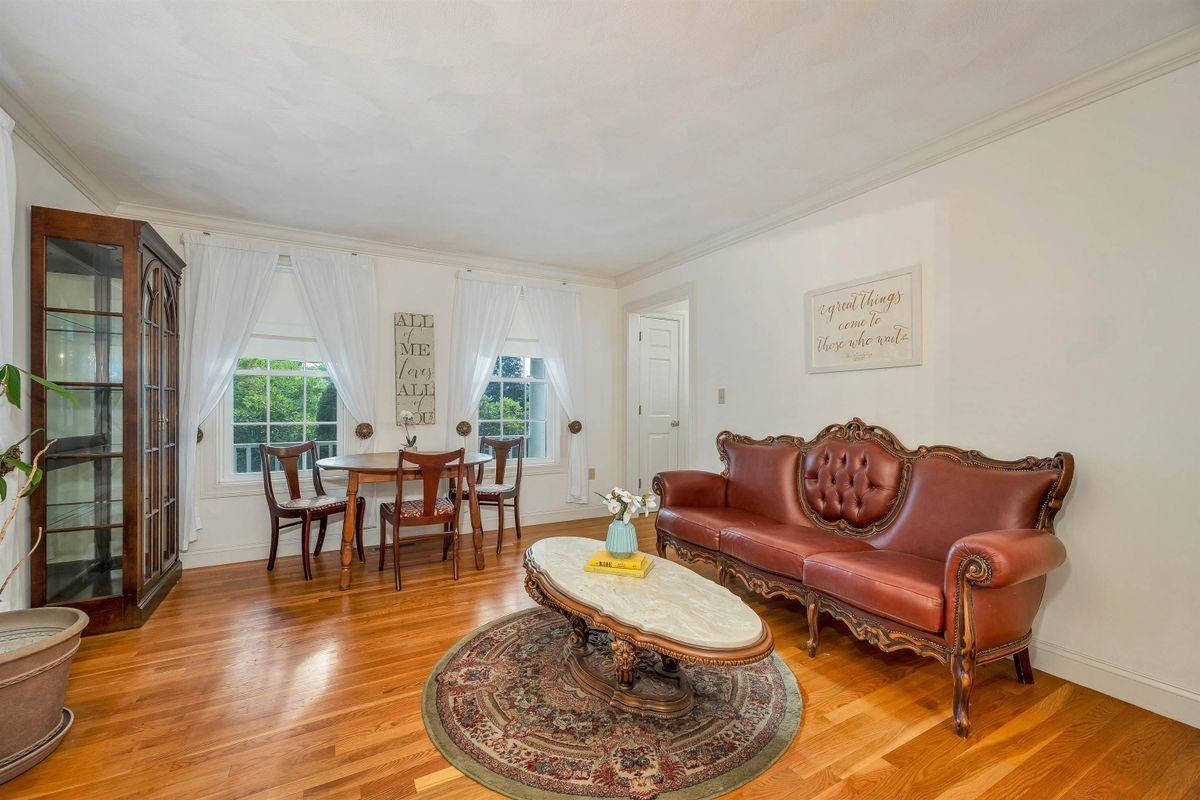8 Hemlock Ln - Photo 6 of 50