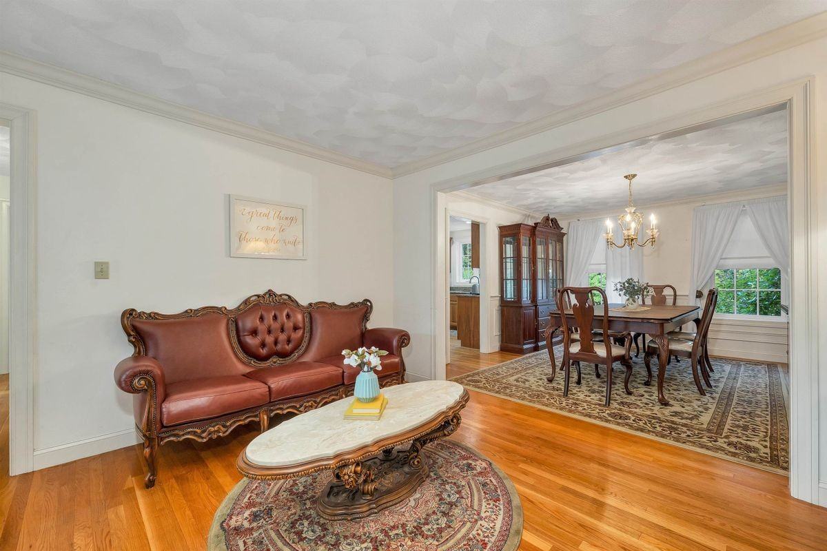 8 Hemlock Ln - Photo 7 of 50