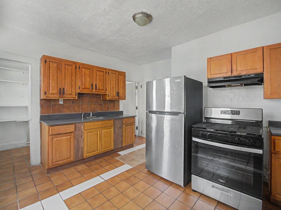 1872 North Ave - Photo 7 of 8
