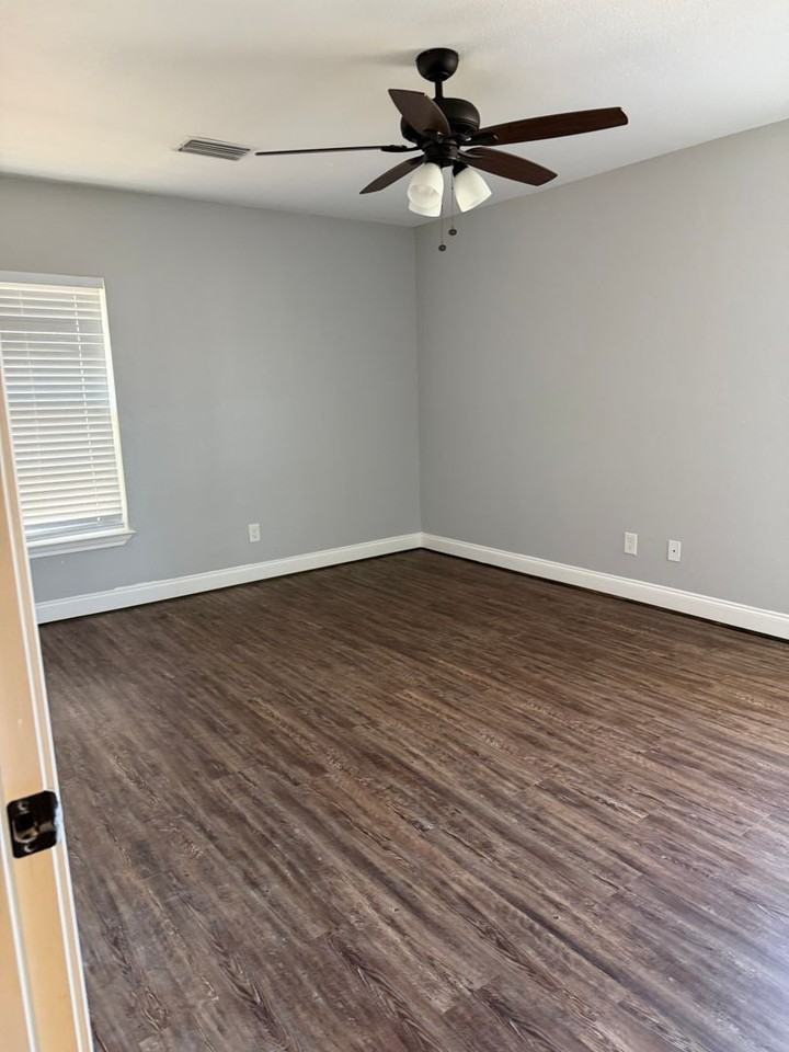 211 Railroad Ave - Photo 4 of 6