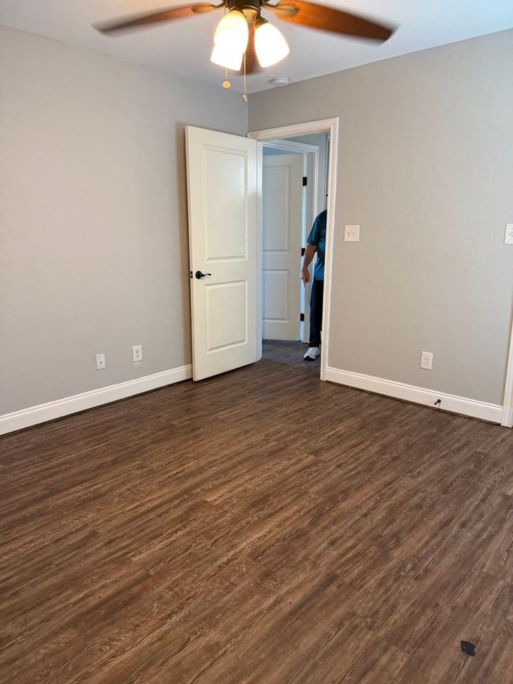 211 Railroad Ave - Photo 5 of 6