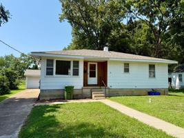 featured image of 208 S Oak St