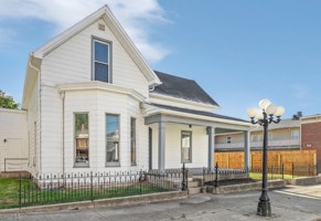 featured image of 7 N Limestone St