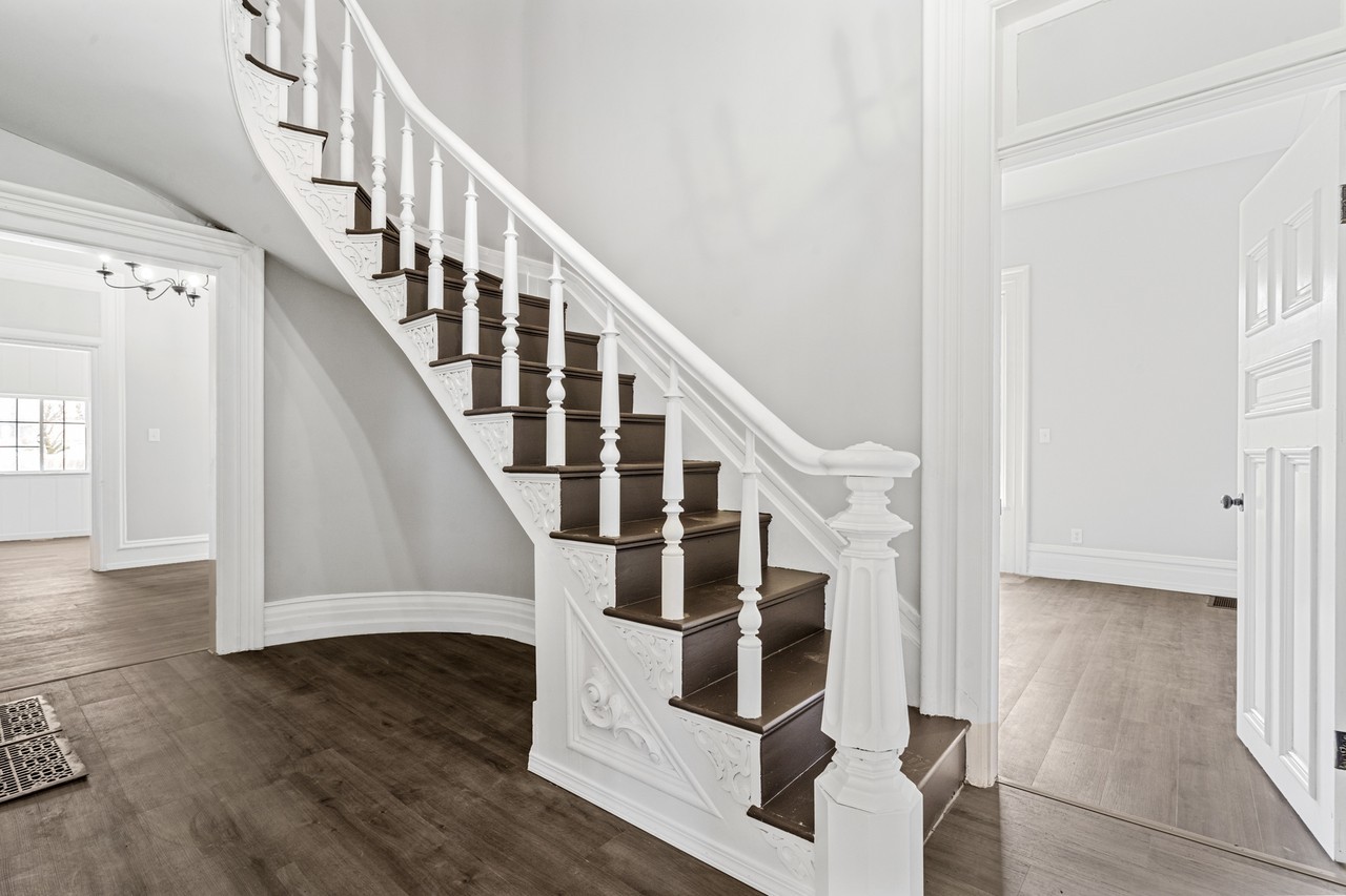 7 N Limestone St - Photo 2 of 11