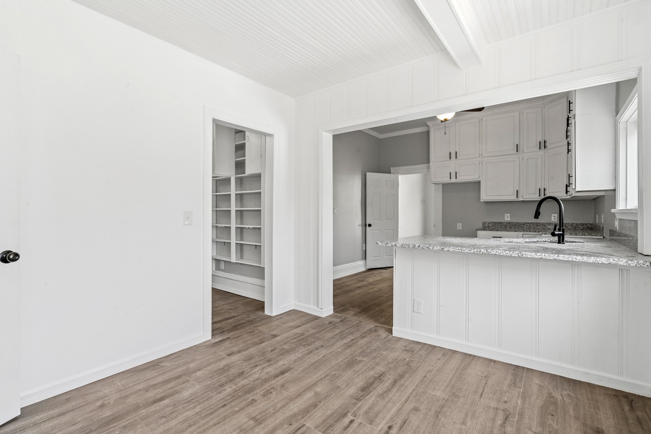 7 N Limestone St - Photo 5 of 11