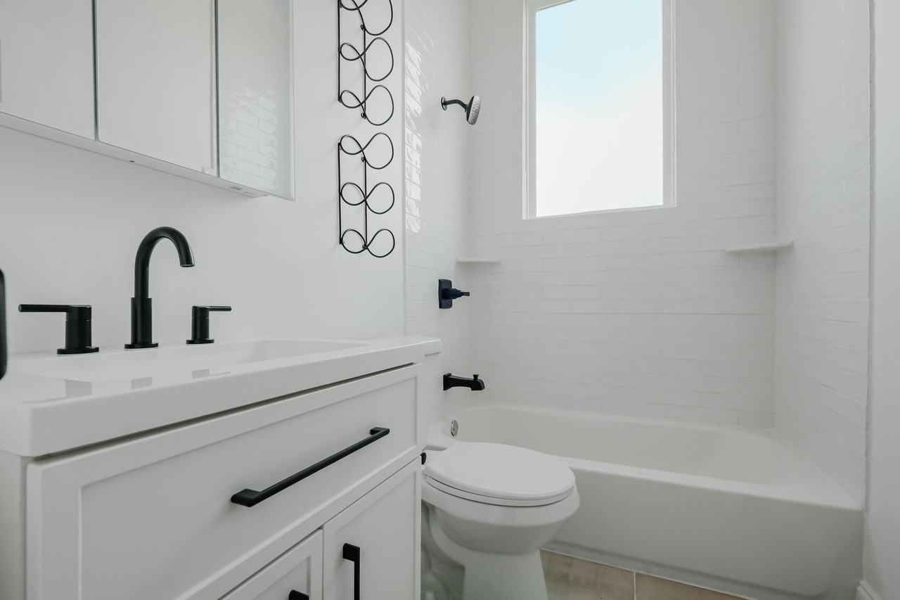 3318 S Saratoga St #202 - Photo 4 of 8
