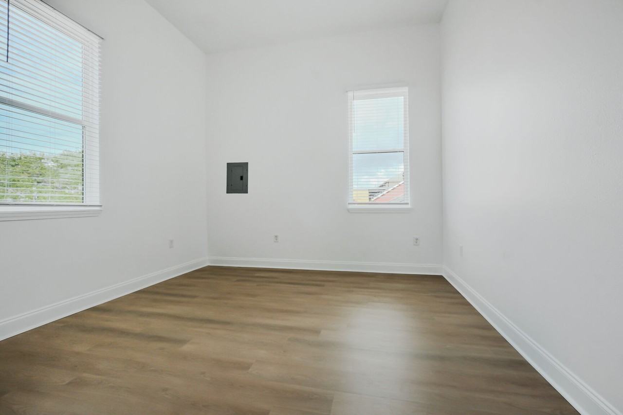 3318 S Saratoga St #202 - Photo 5 of 8