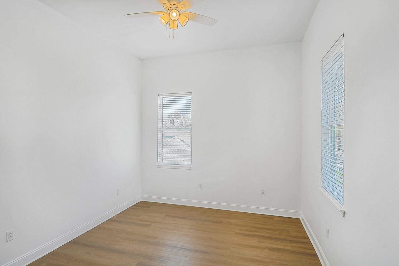 3318 S Saratoga St #202 - Photo 6 of 8