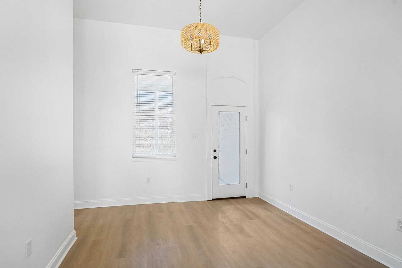 3318 S Saratoga St #202 - Photo 7 of 8