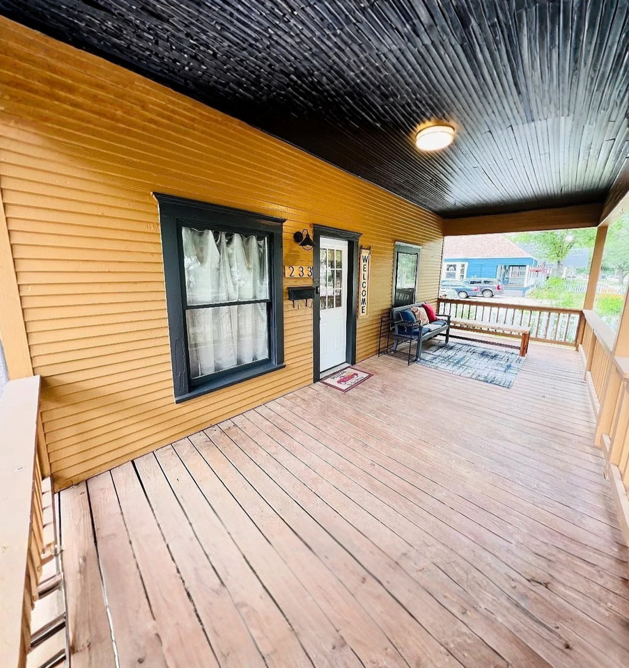 233 S Vine St - Photo 2 of 11