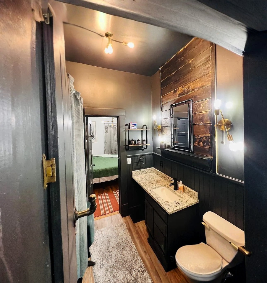 233 S Vine St - Photo 7 of 11