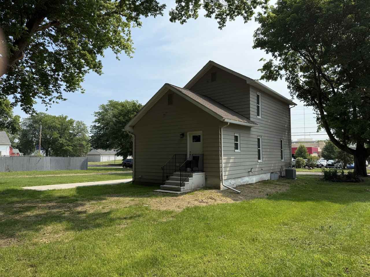 512 Blackman St - Photo 3 of 11