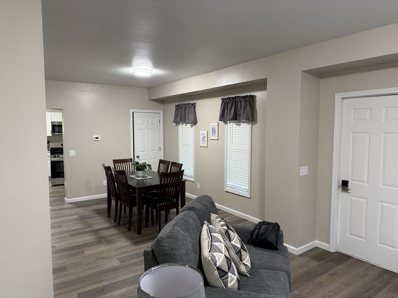 512 Blackman St - Photo 5 of 11