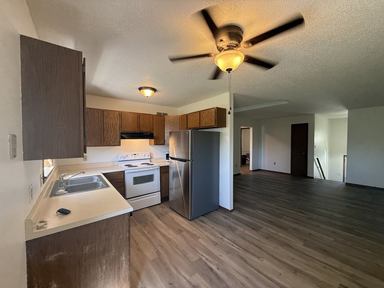 1012 Castlewood Dr - Photo 5 of 13