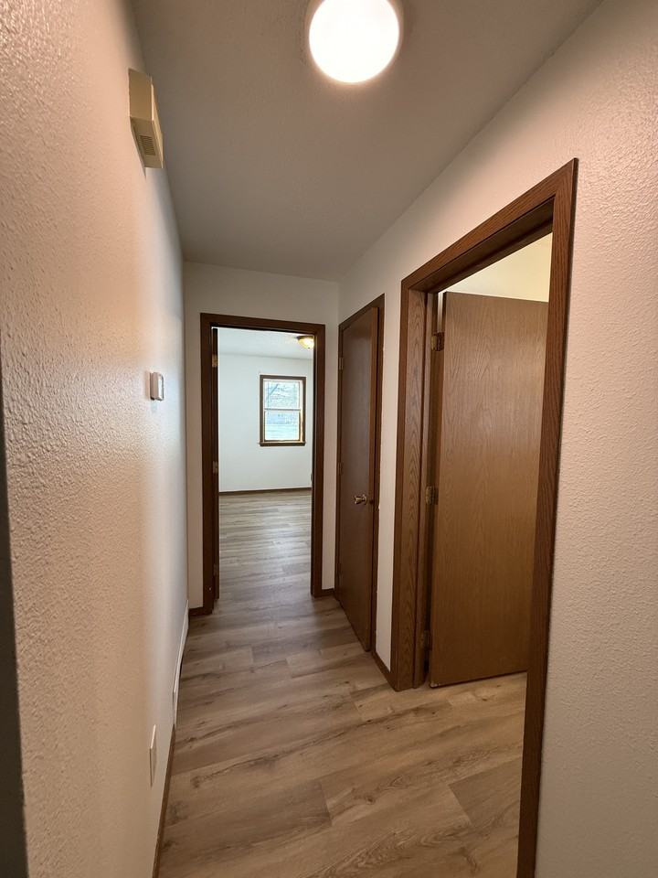 1012 Castlewood Dr - Photo 6 of 13