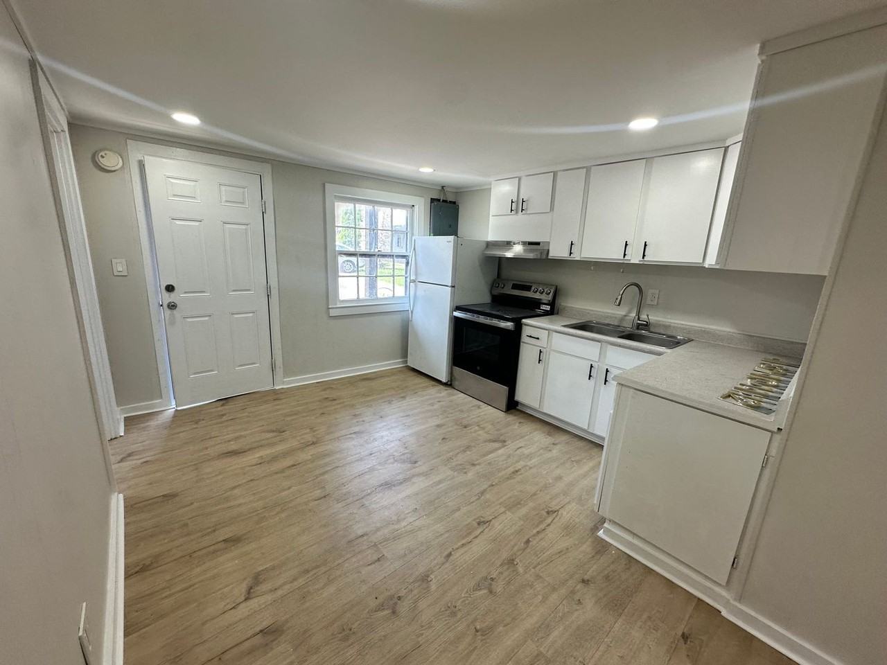 904 Coldwater Rd #7 - Photo 5 of 13