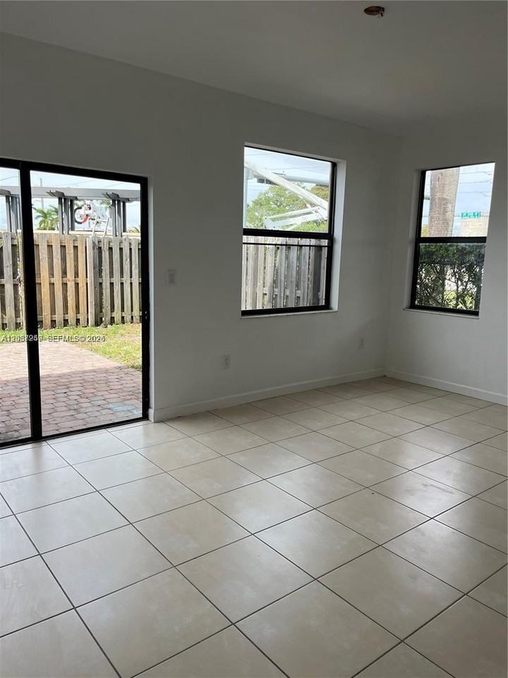 Sw 116th Ave - Photo 3 of 14