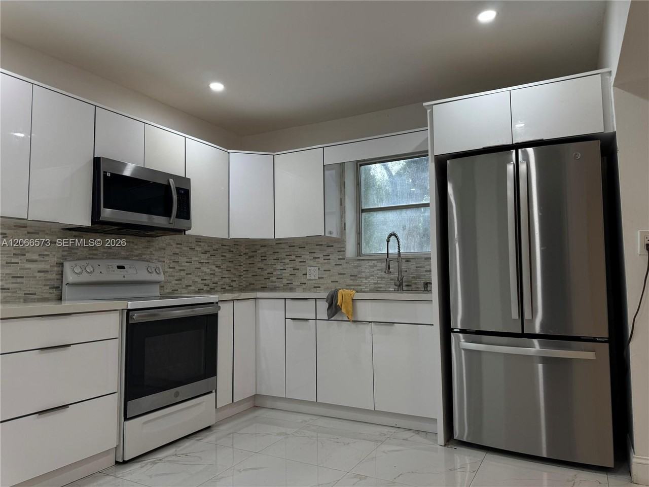 1543 Ne 144th St #1 - Photo 2 of 17