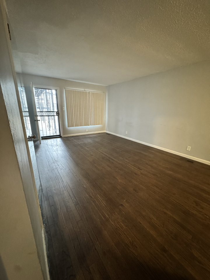 16840 Greenfield Rd #1 - Photo 3 of 5