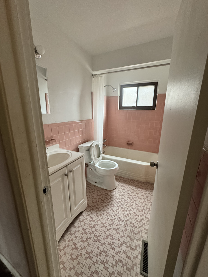 16840 Greenfield Rd #1 - Photo 4 of 5