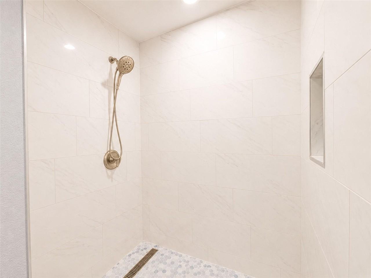 1224 Kennie Dr - Photo 4 of 22