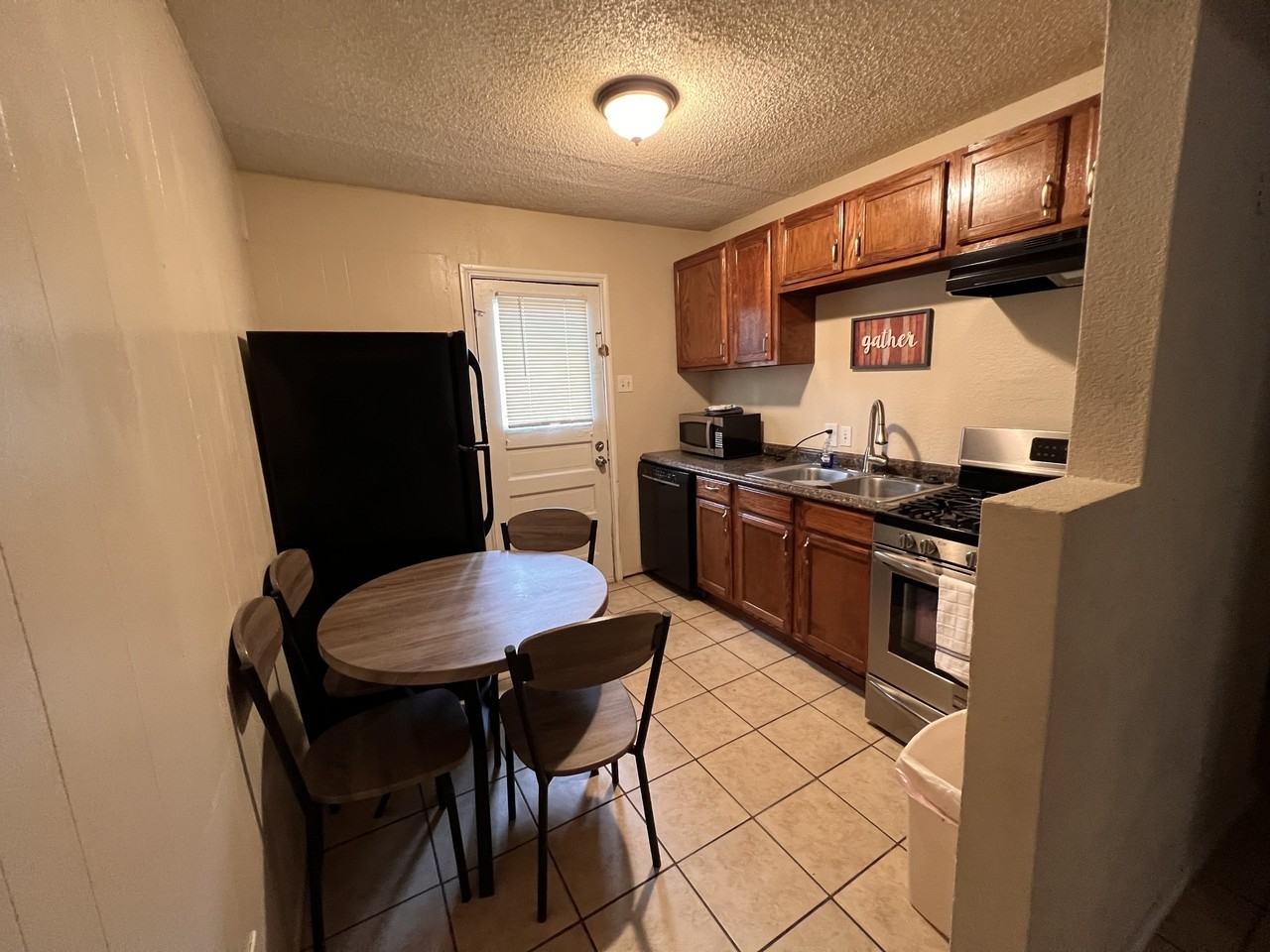1050 W Allen Ave #1056 - Photo 3 of 6