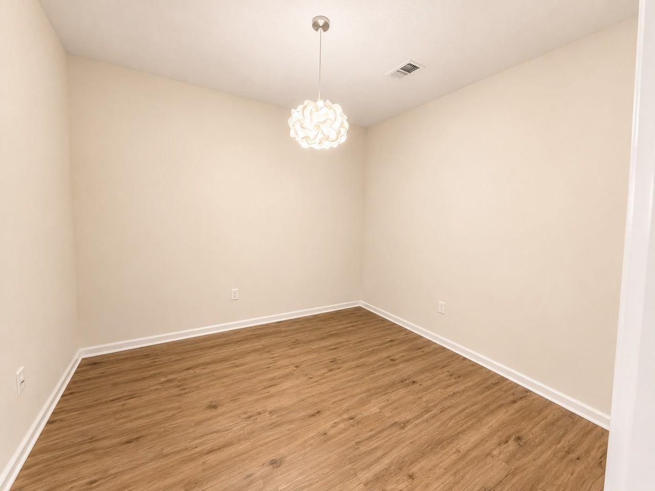 2704 Bradford Commons Dr #201 - Photo 5 of 16