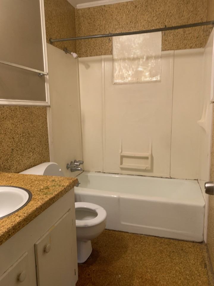 330 Boxtel St #F - Photo 7 of 8