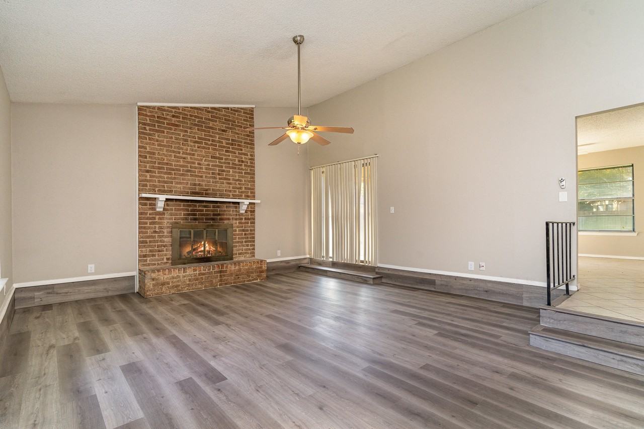 2311 Lawnmeadow Dr - Photo 2 of 15