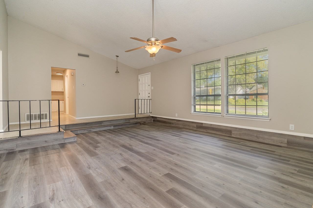 2311 Lawnmeadow Dr - Photo 3 of 15