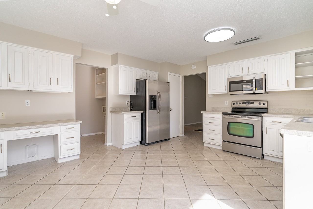 2311 Lawnmeadow Dr - Photo 5 of 15
