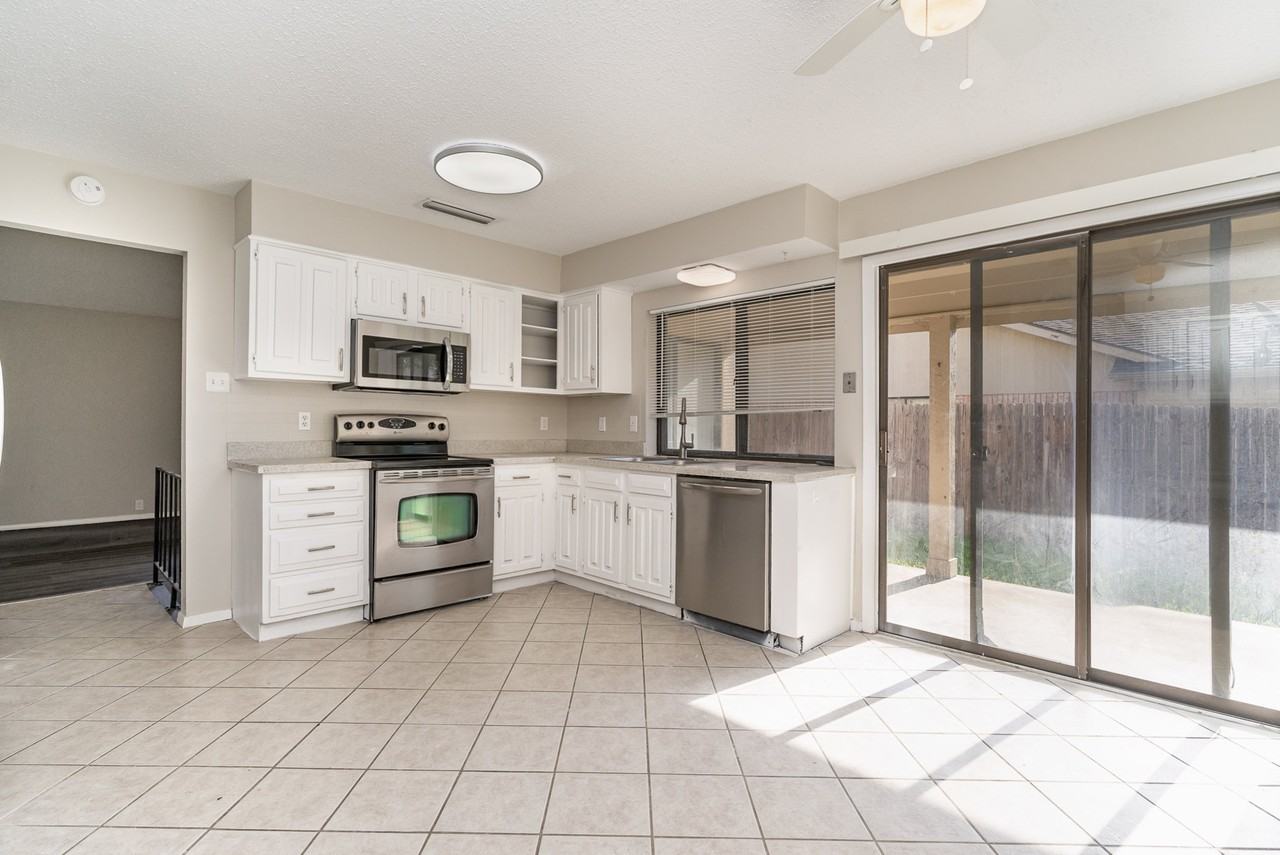 2311 Lawnmeadow Dr - Photo 6 of 15
