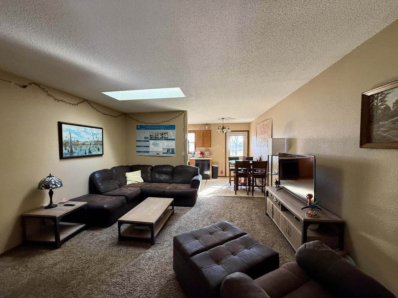 1042 Castlewood Dr - Photo 2 of 11