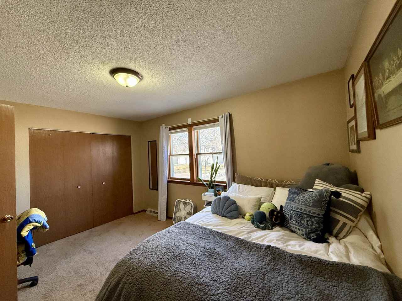 1042 Castlewood Dr - Photo 6 of 11
