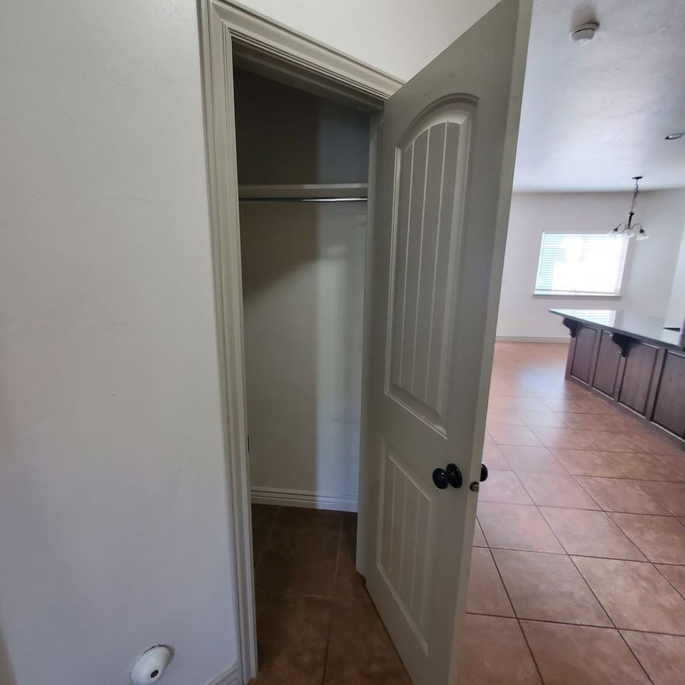 1785 W 815 S - Photo 3 of 27