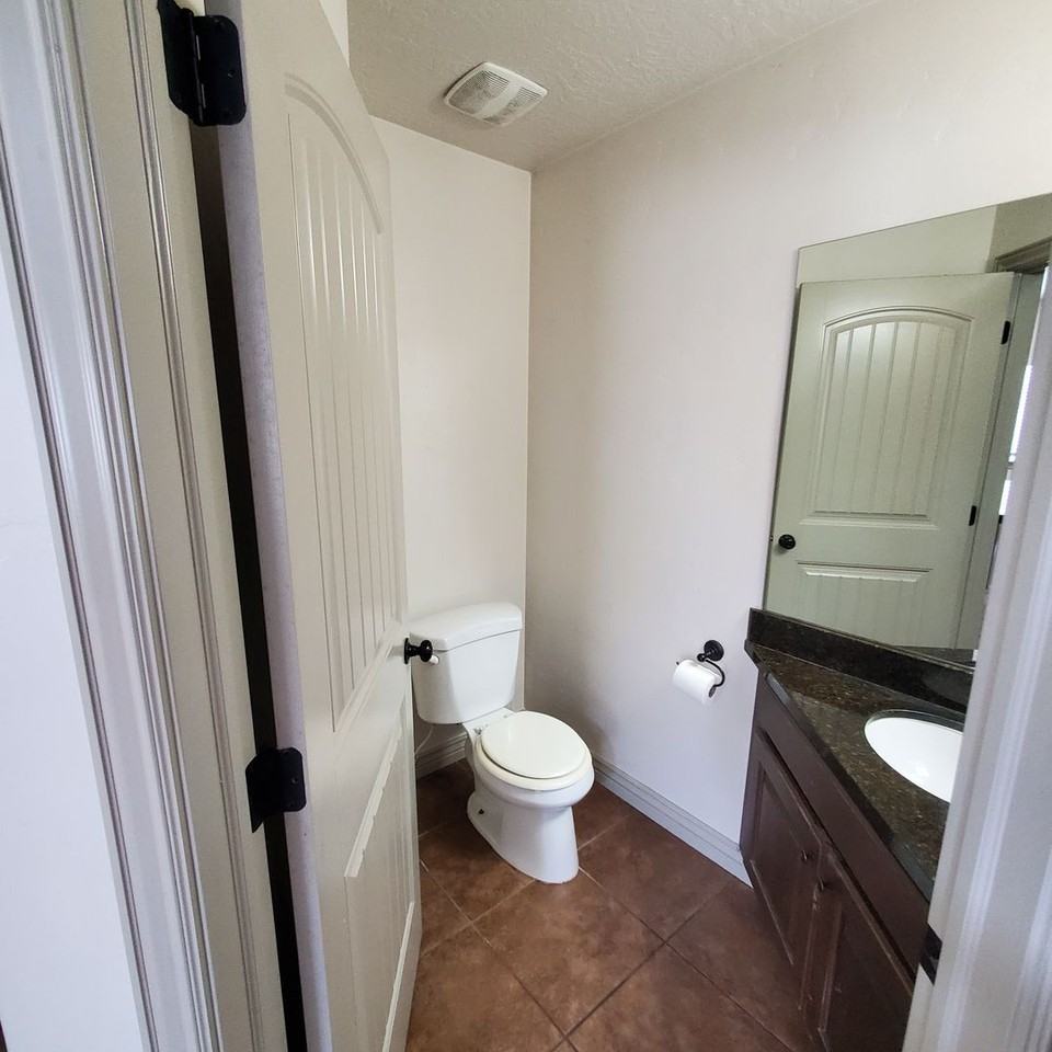 1785 W 815 S - Photo 5 of 27