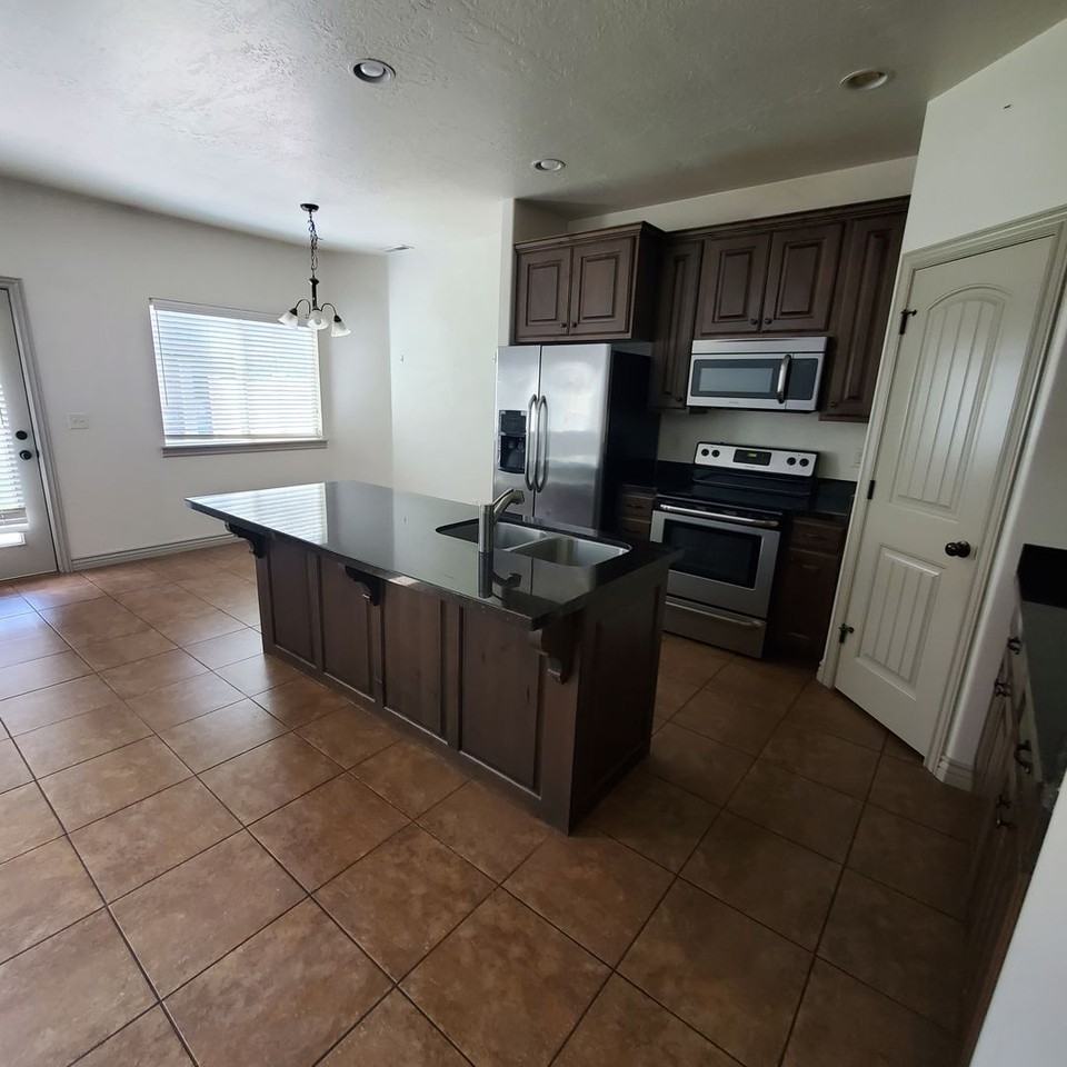 1785 W 815 S - Photo 6 of 27