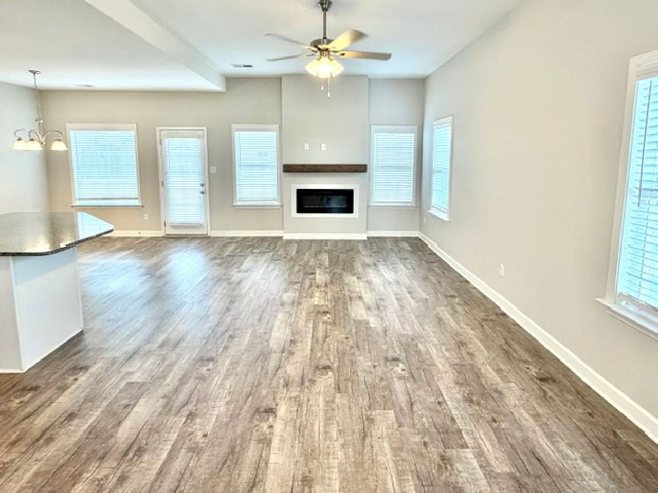 5440 Lakeside Cv - Photo 3 of 11