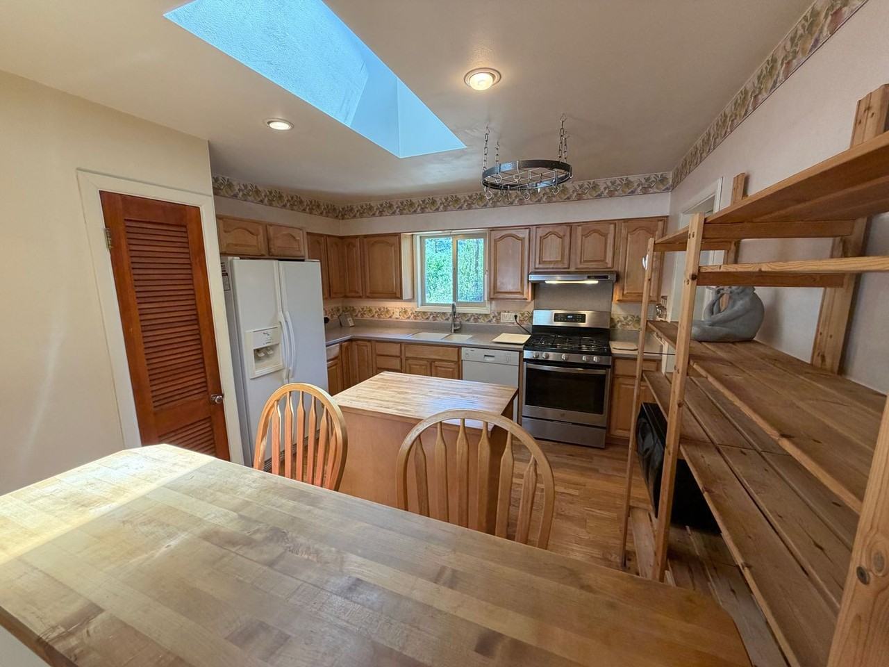 2708 Delwood Ave - Photo 5 of 37