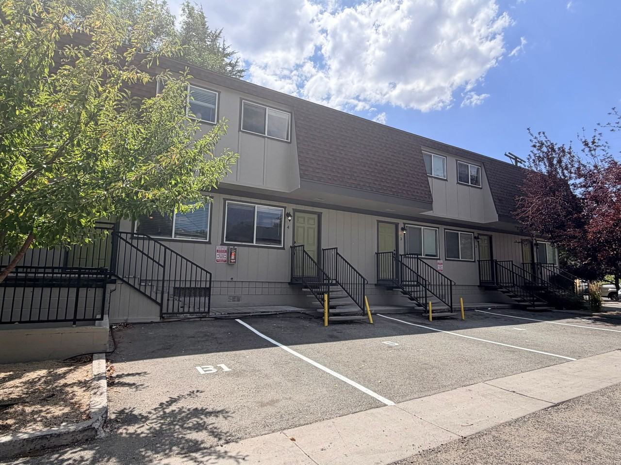 1060N - Photo 2 of 13