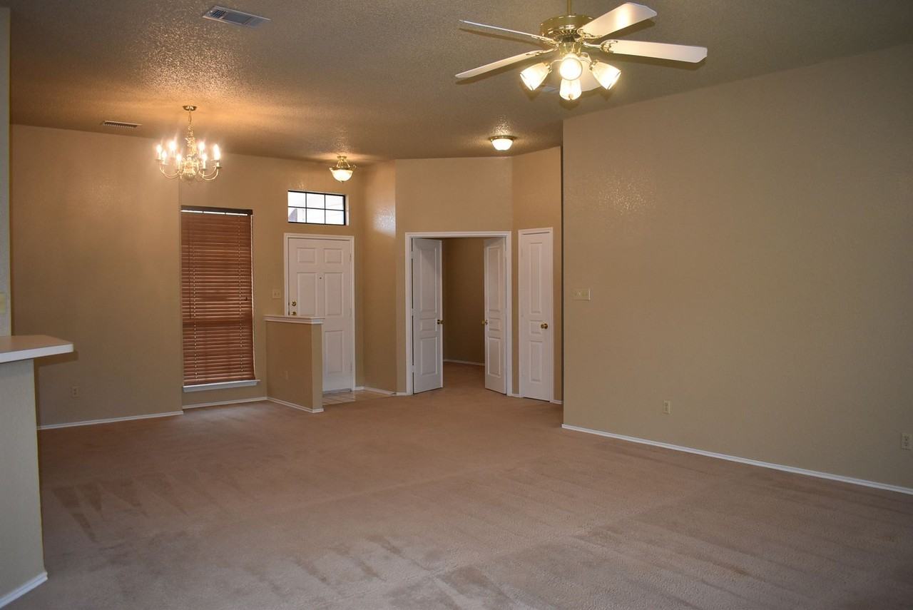 2521 Creek Dr - Photo 2 of 26