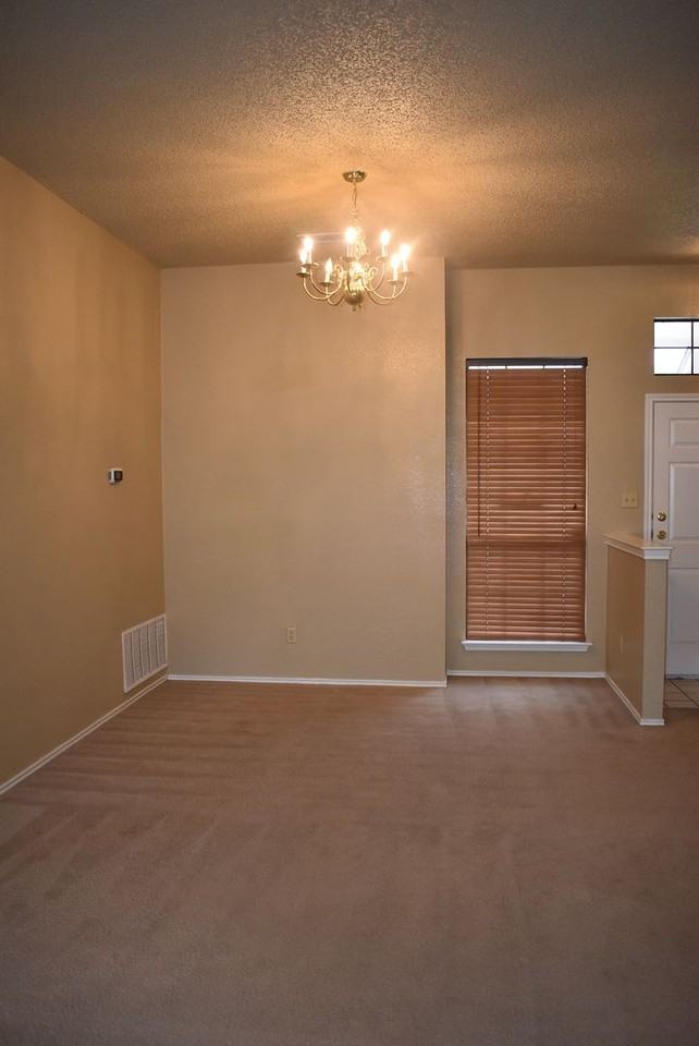 2521 Creek Dr - Photo 3 of 26