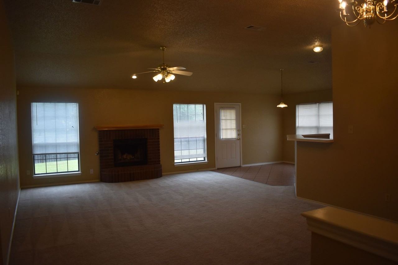 2521 Creek Dr - Photo 4 of 26